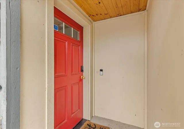 Photo 3 of Townhouse for sale at 9010 18th Avenue Sw #B, Seattle, WA 98106 | MLS# NWM2511371 | Listing updated on 2026-09-21