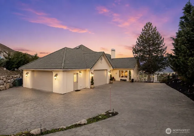 Photo 2 of Single family home for sale at 146 Long Dr, Chelan, WA 98816 | MLS# NWM2511520 | Listing updated on 2026-09-22