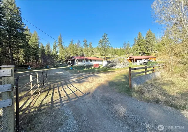 Photo 2 of Single family home for sale at 1092 Aeneas Valley Rd, Tonasket, WA 98855 | MLS# NWM2511538 | Listing updated on 2026-09-21