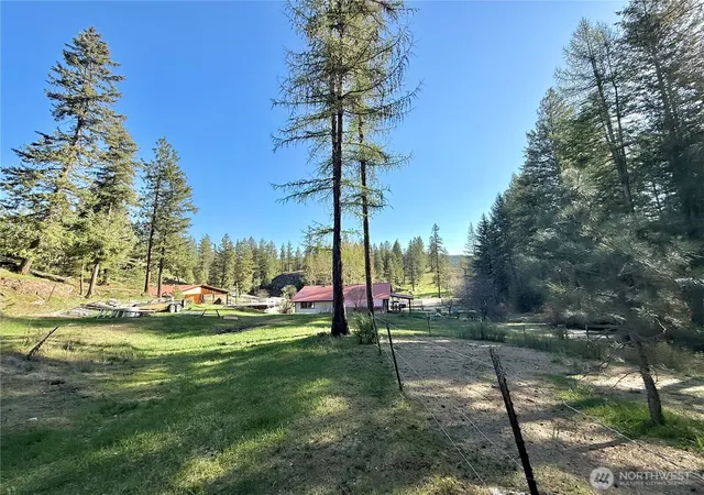 Photo 4 of Single family home for sale at 1092 Aeneas Valley Rd, Tonasket, WA 98855 | MLS# NWM2511538 | Listing updated on 2026-09-21