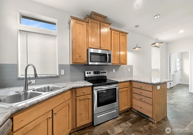 Photo 3 of Manufactured home for sale at 4672 Birch Bay Lynden Rd #86, Blaine, WA 98230 | MLS# NWM2511607 | Listing updated on 2026-09-22