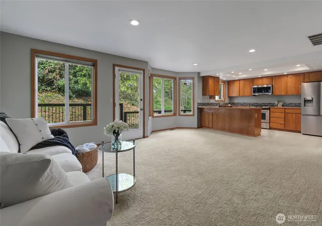 Photo 3 of Single family home for sale at 800 19th Avenue Se, Puyallup, WA 98372 | MLS# NWM2511609 | Listing updated on 2026-09-26