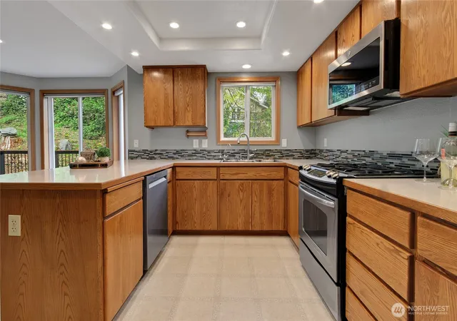 Photo 4 of Single family home for sale at 800 19th Avenue SE, Puyallup, WA 98372 | MLS# NWM2511609 | Listing updated on 2026-09-26