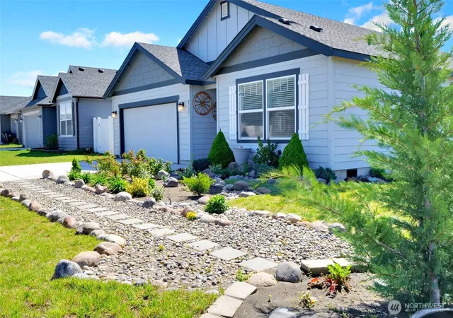 Photo 2 of Single family home for sale at 4735 W Cottontail St, Moses Lake, WA 98837 | MLS# NWM2511684 | Listing updated on 2026-09-21