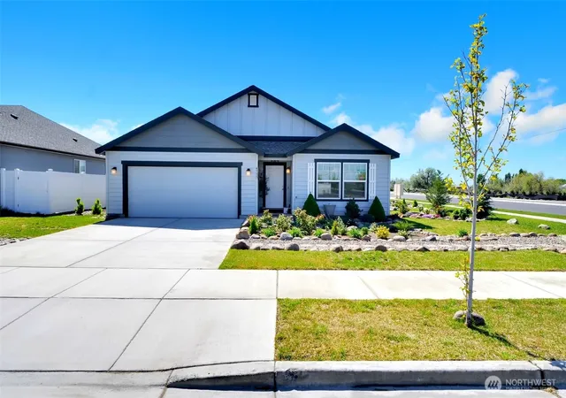 Photo 3 of Single family home for sale at 4735 W Cottontail St, Moses Lake, WA 98837 | MLS# NWM2511684 | Listing updated on 2026-09-21