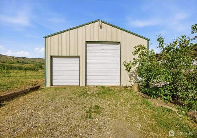 Photo 3 of Sale Pending at 3503 W Malaga Rd, Malaga, WA 98828 | MLS# NWM2511795 | Listing updated on 2026-09-30