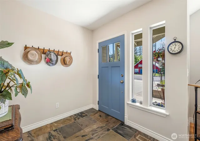 Photo 3 of Single family home for sale at 604 Birch St, Leavenworth, WA 98826 | MLS# NWM2511942 | Listing updated on 2026-09-21