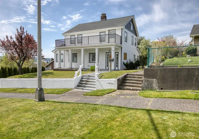 Photo 1 of Single family home for sale at 713 N Broadway St, Aberdeen, WA 98520 | MLS# NWM2512000 | Listing updated on 2026-09-21