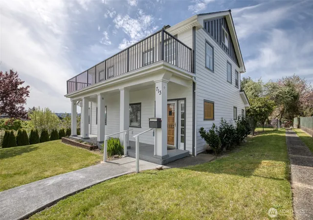 Photo 2 of Single family home for sale at 713 N Broadway St, Aberdeen, WA 98520 | MLS# NWM2512000 | Listing updated on 2026-09-21