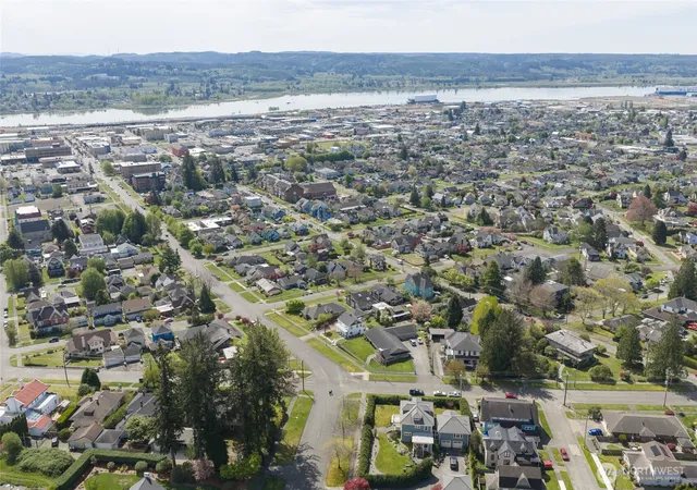 Photo 4 of Single family home for sale at 713 N Broadway St, Aberdeen, WA 98520 | MLS# NWM2512000 | Listing updated on 2026-09-21