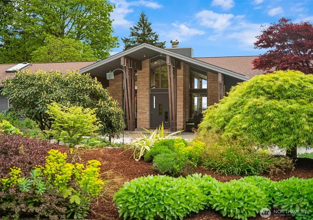 Photo 4 of Single family home for sale at 8425 SW 216th Street, Vashon, WA 98070 | MLS# NWM2512011 | Listing updated on 2026-09-21