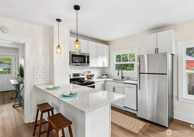Photo 3 of Single family home for sale at 1008 Frederick St SE, Olympia, WA 98501 | MLS# NWM2512109 | Listing updated on 2026-10-03