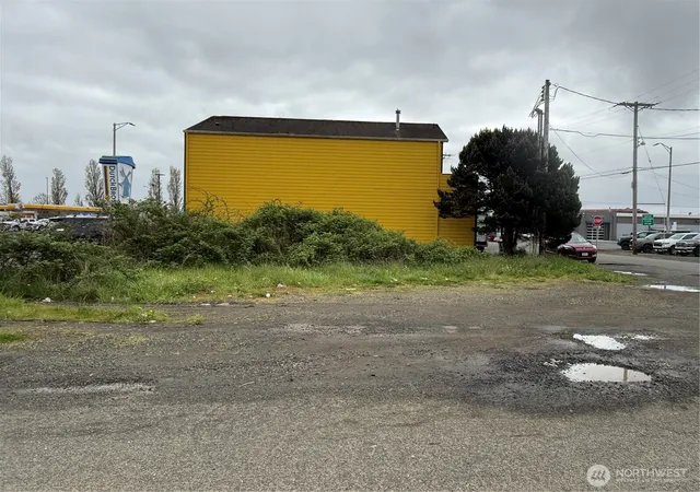 Photo 2 of Land for sale at 110 S Harbor St, Aberdeen, WA 98520 | MLS# NWM2512134 | Listing updated on 2026-09-21