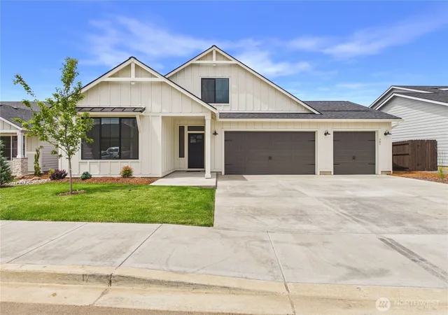 Photo 1 of Single family home for sale at 701 Powell Ave, Winlock, WA 98596 | MLS# NWM2512457 | Listing updated on 2026-09-21