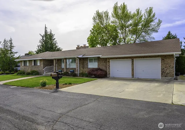 Photo 2 of Single family home for sale at 725 Canterbury Rd Nw, Soap Lake, WA 98851 | MLS# NWM2512492 | Listing updated on 2026-09-21