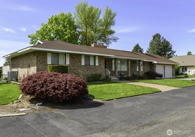 Photo 3 of Single family home for sale at 725 Canterbury Rd Nw, Soap Lake, WA 98851 | MLS# NWM2512492 | Listing updated on 2026-09-21