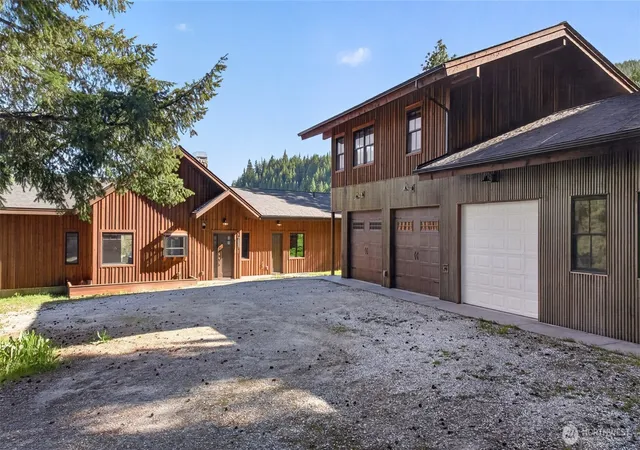 Photo 4 of Single family home for sale at 215 Lois Ln, Leavenworth, WA 98826 | MLS# NWM2512502 | Listing updated on 2026-09-21