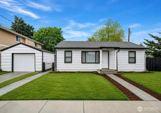 Photo 1 of Sale Pending at 904 B St Se, Auburn, WA 98002 | MLS# NWM2512558 | Listing updated on 2026-09-29