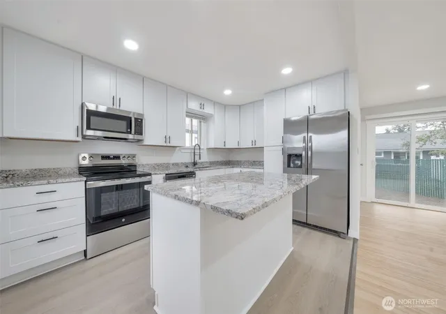 Photo 4 of Sale Pending at 904 B St SE, Auburn, WA 98002 | MLS# NWM2512558 | Listing updated on 2026-09-29