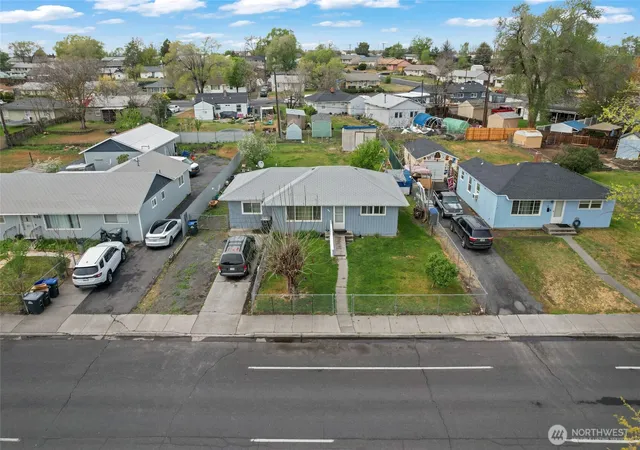 Photo 2 of Single family home for sale at 542 N Central Dr, Moses Lake, WA 98837 | MLS# NWM2512742 | Listing updated on 2026-09-21