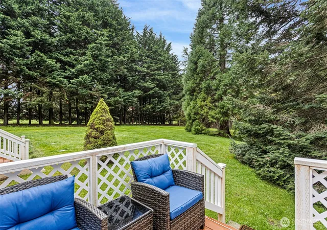 Photo 2 of Sale Pending at 10407 206th Avenue Ne, Redmond, WA 98053 | MLS# NWM2512792 | Listing updated on 2026-04-27