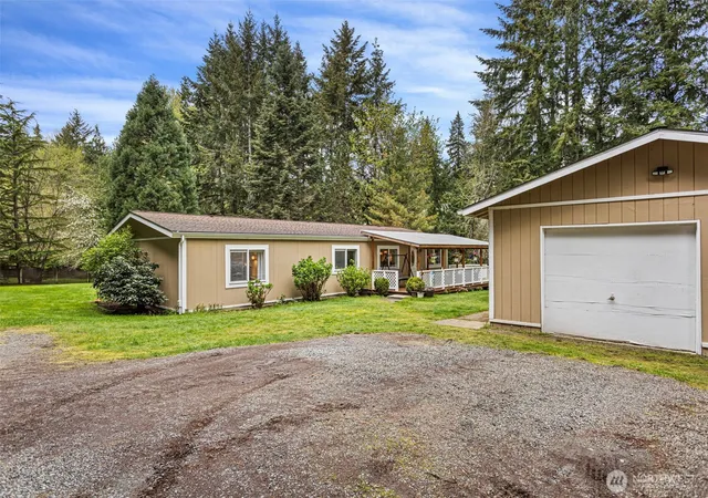 Photo 3 of Sale Pending at 10407 206th Avenue Ne, Redmond, WA 98053 | MLS# NWM2512792 | Listing updated on 2026-04-27