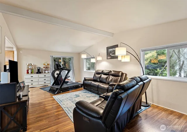 Photo 3 of Sale Pending at 10407 206th Avenue NE, Redmond, WA 98053 | MLS# NWM2512792 | Listing updated on 2026-04-27