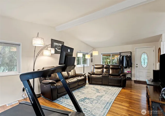 Photo 4 of Sale Pending at 10407 206th Avenue NE, Redmond, WA 98053 | MLS# NWM2512792 | Listing updated on 2026-04-27