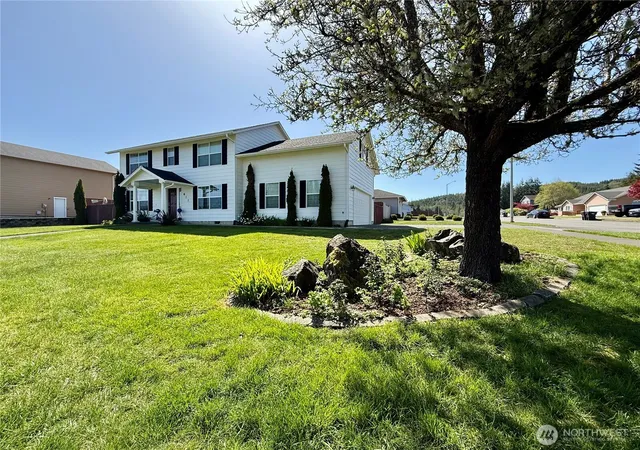 Photo 1 of Single family home for sale at 611 Andrews Ave, Cosmopolis, WA 98537 | MLS# NWM2512817 | Listing updated on 2026-09-21