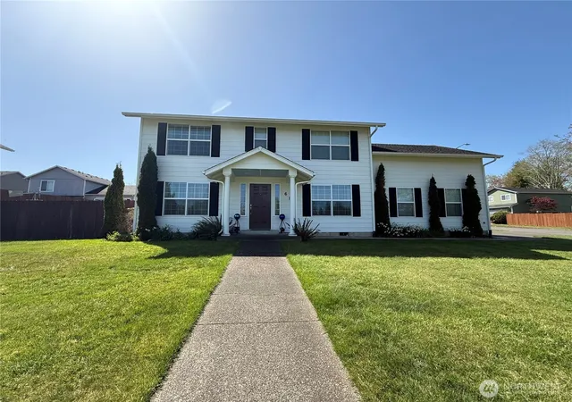 Photo 2 of Single family home for sale at 611 Andrews Ave, Cosmopolis, WA 98537 | MLS# NWM2512817 | Listing updated on 2026-09-21