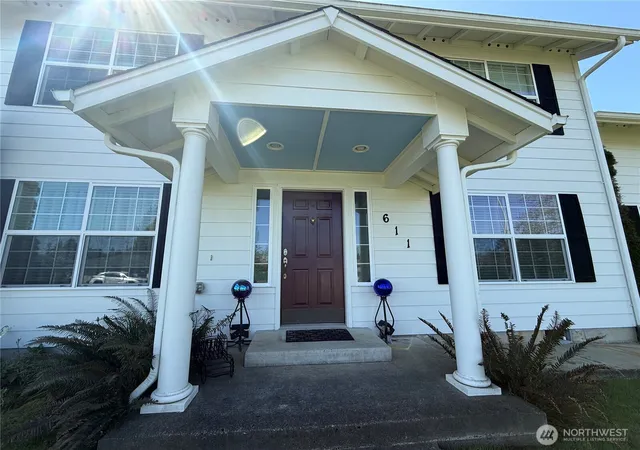 Photo 3 of Single family home for sale at 611 Andrews Ave, Cosmopolis, WA 98537 | MLS# NWM2512817 | Listing updated on 2026-09-21
