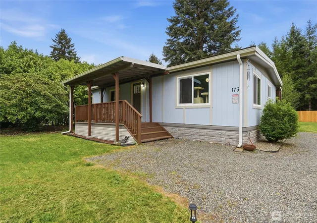 Photo 2 of Sale Pending at 173 Riverview Dr, Castle Rock, WA 98611 | MLS# NWM2512893 | Listing updated on 2026-09-25