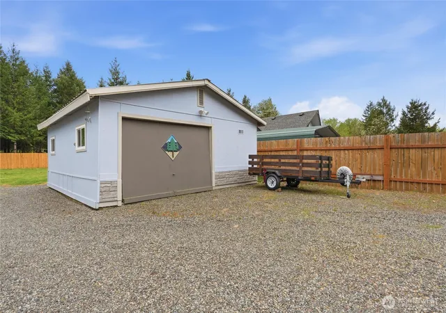 Photo 4 of Sale Pending at 173 Riverview Dr, Castle Rock, WA 98611 | MLS# NWM2512893 | Listing updated on 2026-09-25