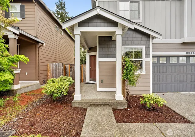 Photo 3 of Single family home for sale at 4224 E T St, Tacoma, WA 98404 | MLS# NWM2512907 | Listing updated on 2026-09-21