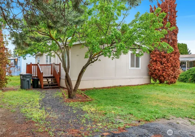 Photo 1 of Manufactured home for sale at 4815 Ne Airway Dr #121, Moses Lake, WA 98837 | MLS# NWM2512910 | Listing updated on 2026-09-21