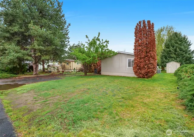 Photo 2 of Manufactured home for sale at 4815 Ne Airway Dr #121, Moses Lake, WA 98837 | MLS# NWM2512910 | Listing updated on 2026-09-21