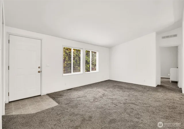 Photo 4 of Manufactured home for sale at 4815 NE Airway Dr #121, Moses Lake, WA 98837 | MLS# NWM2512910 | Listing updated on 2026-09-21