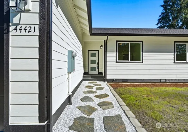 Photo 3 of Sale Pending at 44421 Pine Rd, Gold Bar, WA 98251 | MLS# NWM2512942 | Listing updated on 2026-09-25