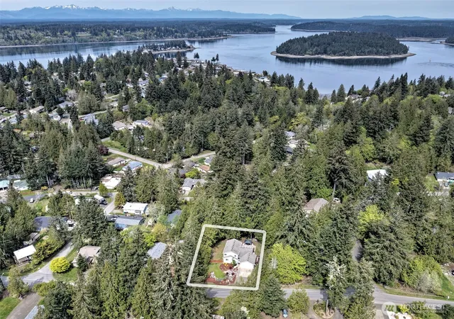 Photo 2 of Single family home for sale at 2412 Westwind Dr Nw, Olympia, WA 98502 | MLS# NWM2513061 | Listing updated on 2026-09-23