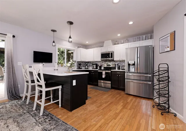 Photo 4 of Single family home for sale at 2412 Westwind Dr NW, Olympia, WA 98502 | MLS# NWM2513061 | Listing updated on 2026-09-23