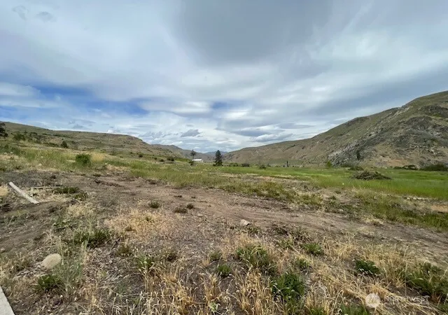 Photo 2 of Land for sale at 4 Lot 4 Black Cyn Rd, Pateros, WA 98846 | MLS# NWM2513104 | Listing updated on 2026-09-21