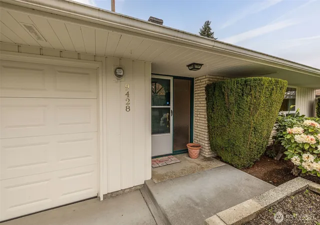 Photo 3 of Sale Pending at 9428 21st Drive SE, Everett, WA 98208 | MLS# NWM2513216 | Listing updated on 2026-09-29