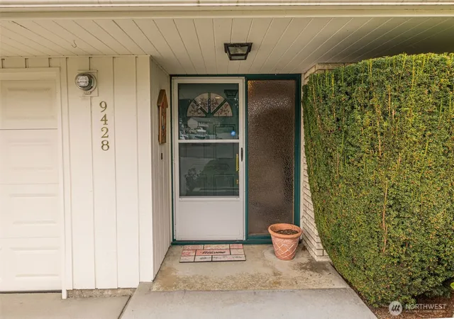Photo 4 of Sale Pending at 9428 21st Drive SE, Everett, WA 98208 | MLS# NWM2513216 | Listing updated on 2026-09-29