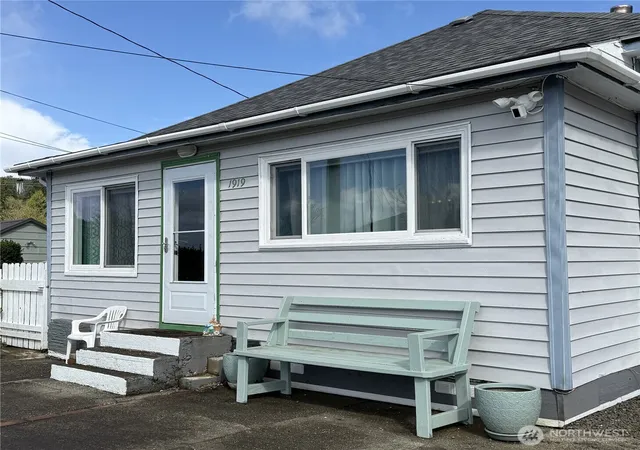 Photo 1 of Single family home for sale at 1919 Riddell St, Raymond, WA 98577 | MLS# NWM2513362 | Listing updated on 2026-09-21