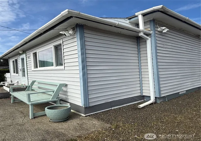 Photo 3 of Single family home for sale at 1919 Riddell St, Raymond, WA 98577 | MLS# NWM2513362 | Listing updated on 2026-09-21