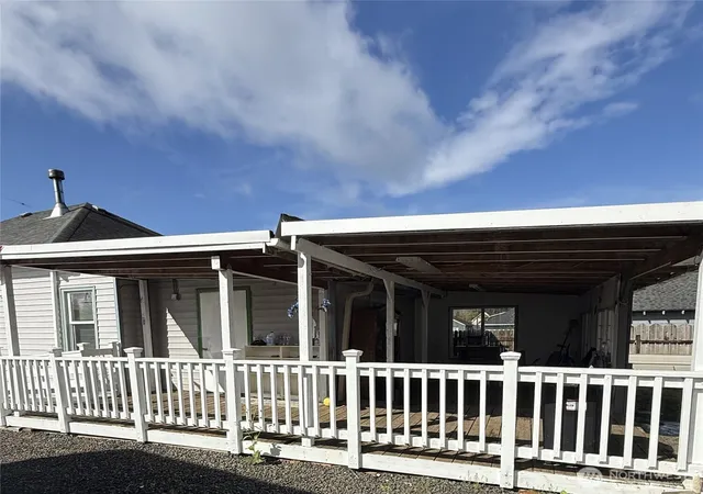 Photo 4 of Single family home for sale at 1919 Riddell St, Raymond, WA 98577 | MLS# NWM2513362 | Listing updated on 2026-09-21