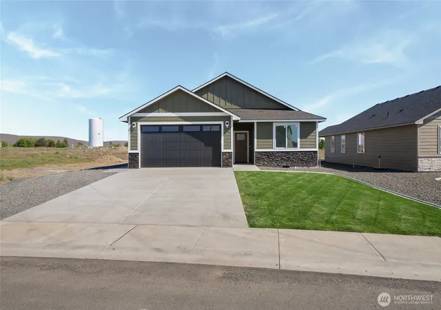 Photo 3 of Single family home for sale at 13 Parkside Lp, Ephrata, WA 98823 | MLS# NWM2513372 | Listing updated on 2026-09-21