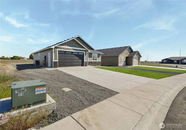 Photo 4 of Single family home for sale at 13 Parkside Lp, Ephrata, WA 98823 | MLS# NWM2513372 | Listing updated on 2026-09-21