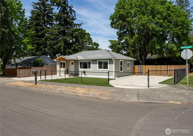 Photo 1 of Single family home for sale at 8910 Se Northgate Ave, Vancouver, WA 98664 | MLS# NWM2513419 | Listing updated on 2026-09-21