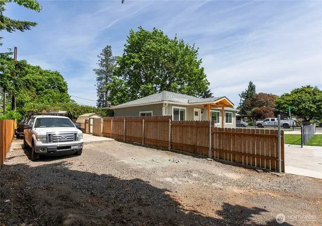 Photo 3 of Single family home for sale at 8910 Se Northgate Ave, Vancouver, WA 98664 | MLS# NWM2513419 | Listing updated on 2026-09-21